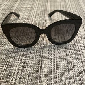 Gucci sunglasses 🕶